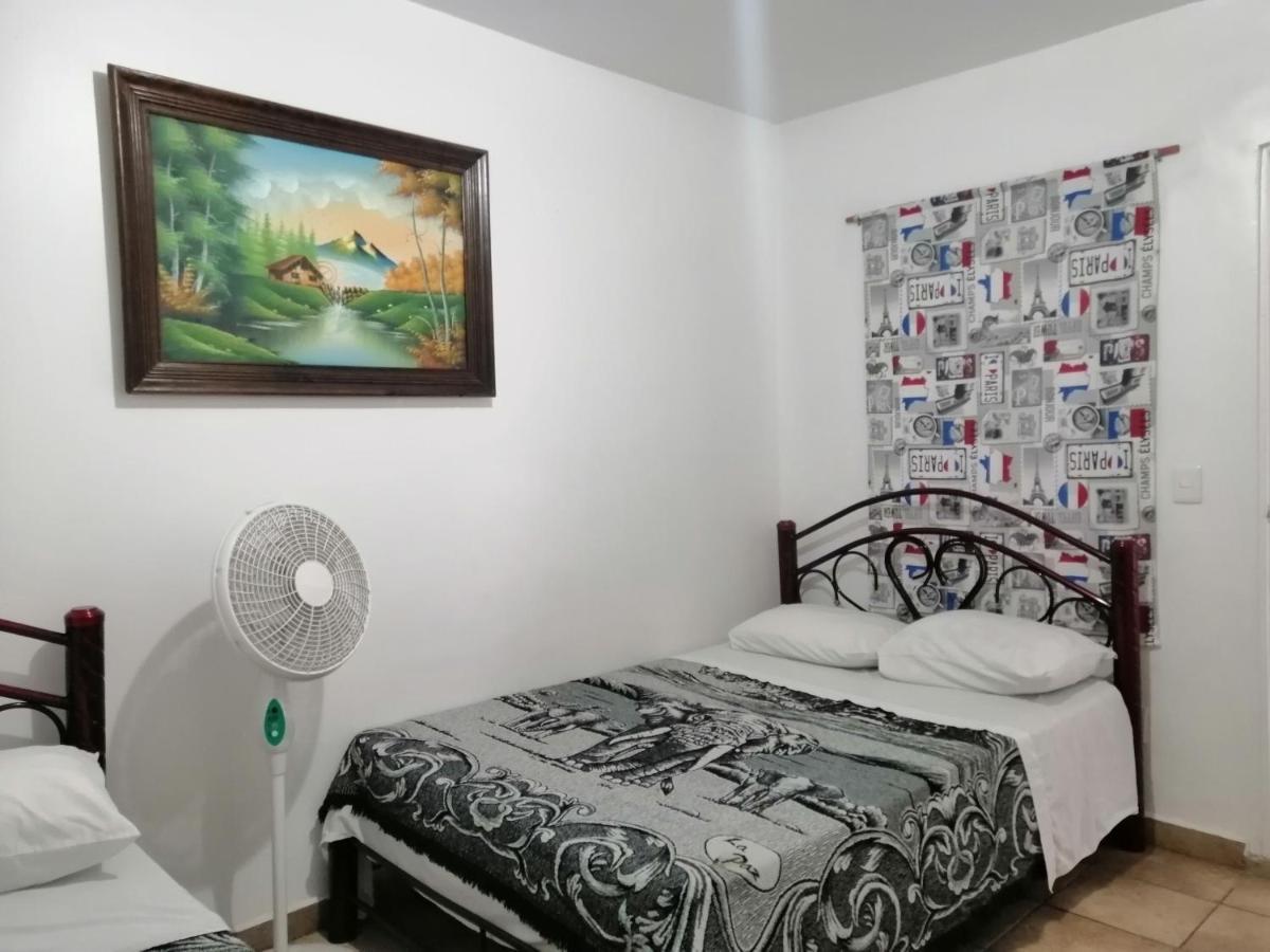 Hostal Maple Queretaro Luaran gambar