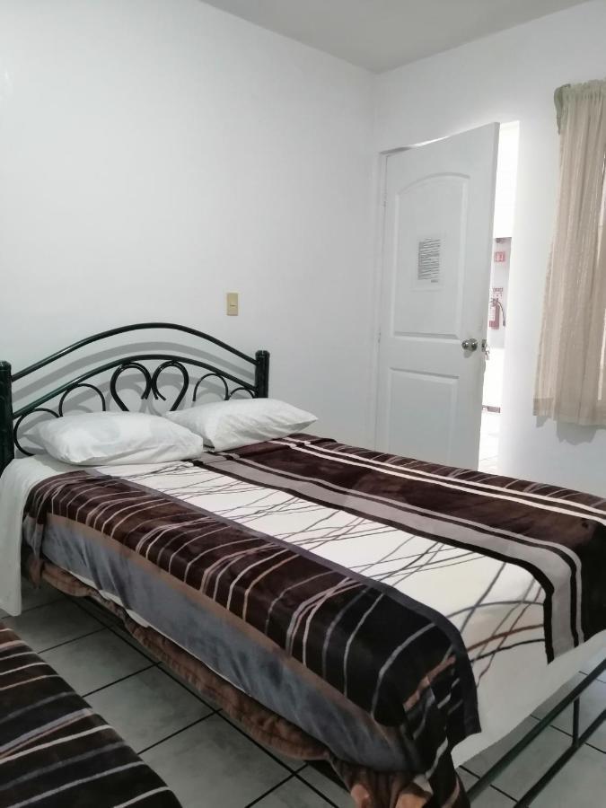 Hostal Maple Queretaro Luaran gambar