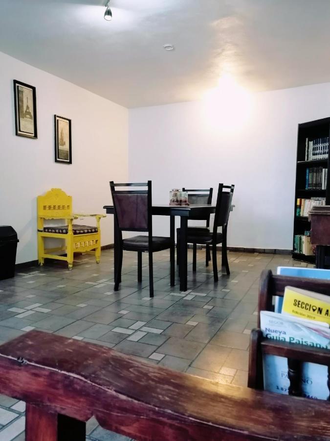 Hostal Maple Queretaro Luaran gambar