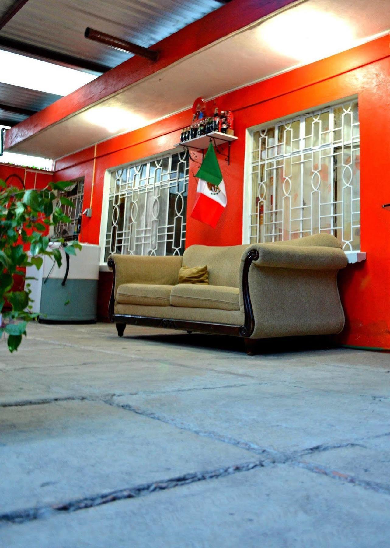 Hostal Maple Queretaro Luaran gambar